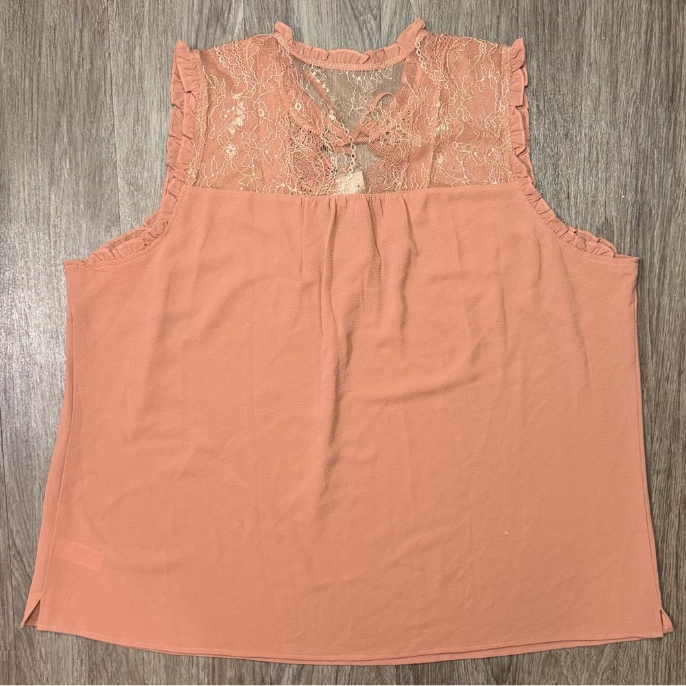 NWT Maurices Sleeveless Blouse with Lace Detail- Blush/Light Terracotta - Picture 2 of 8